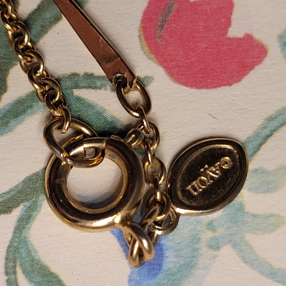 AVON Woven Dustpan Pendant Gold-tone Necklace - Picture 8 of 12